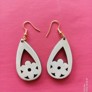 Boucles d&rsquo;oreilles fleur de marguerite dans goutte