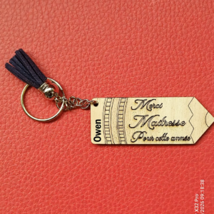 Porte clé merci maitresse pour cette année avec Prénom